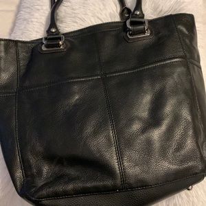 Black Leather Tignanello Shoulder bag.